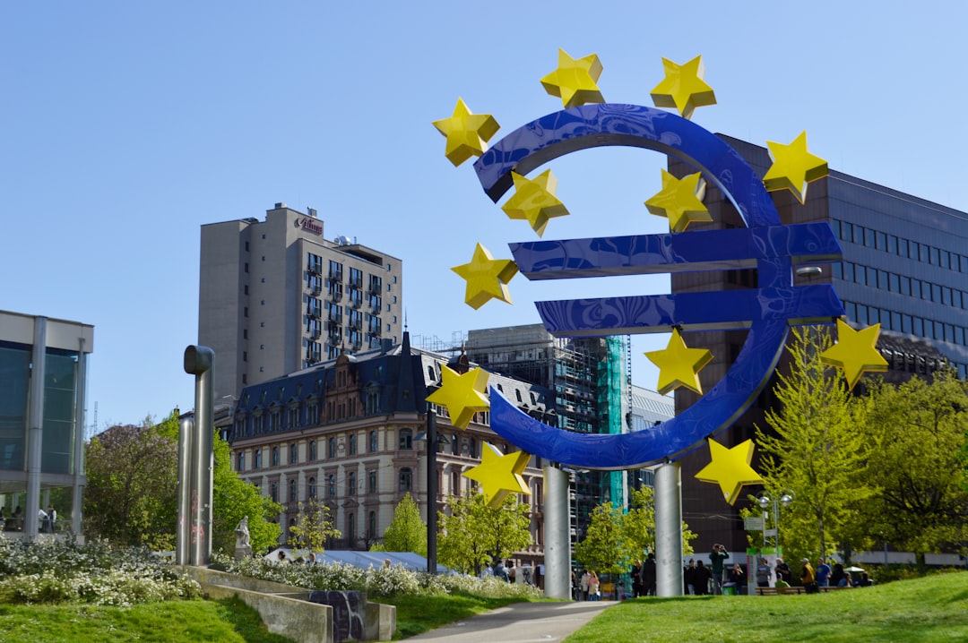 Ghid pentru fonduri europene nerambursabile