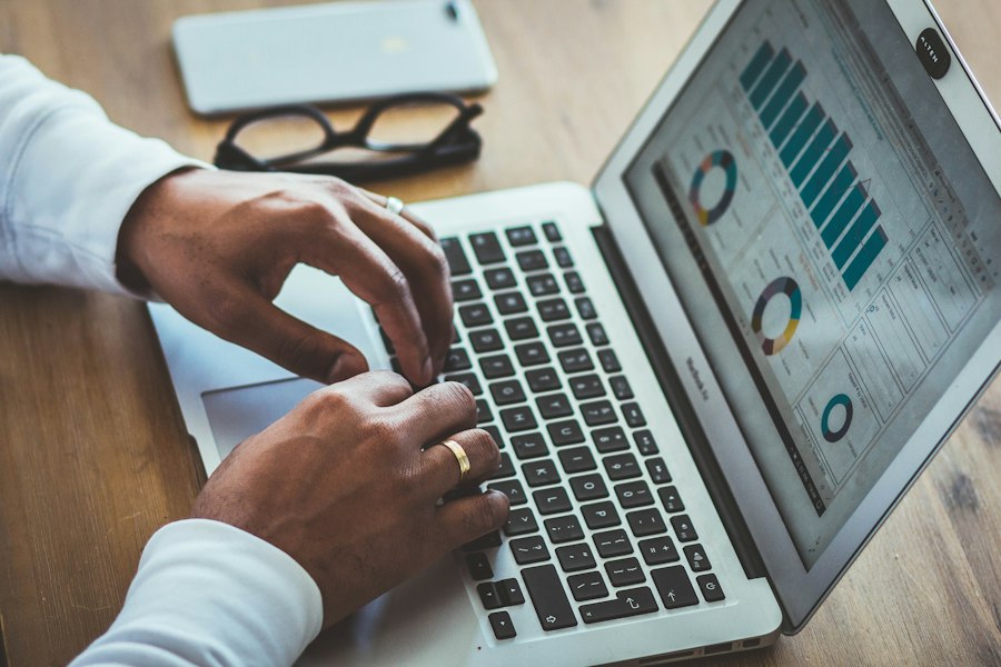 Photo profitable business ideas analysis research